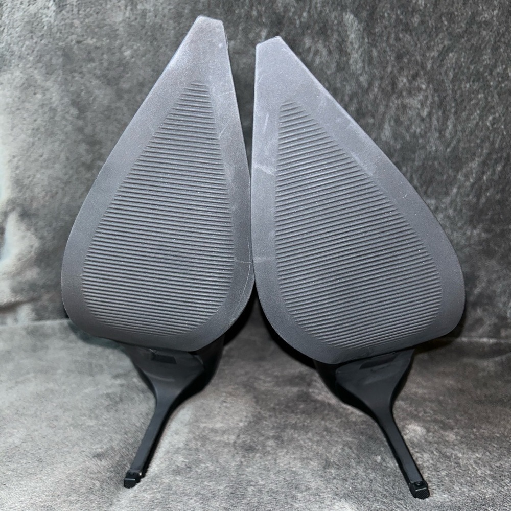 NWOT Journee Collection Size 9.5 Black Side Zip Pointed Toe Bootie Heels - Picture 5 of 6